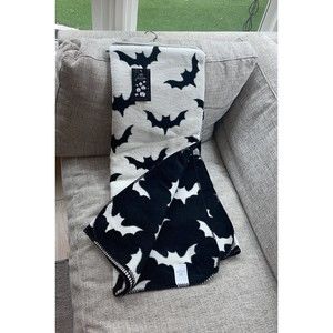 BNWT Docofil Bat Reversible Throw Blanket, Black & White, soft, halloween, fall